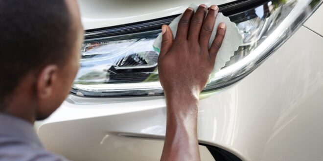Comment nettoyer des phares de voiture