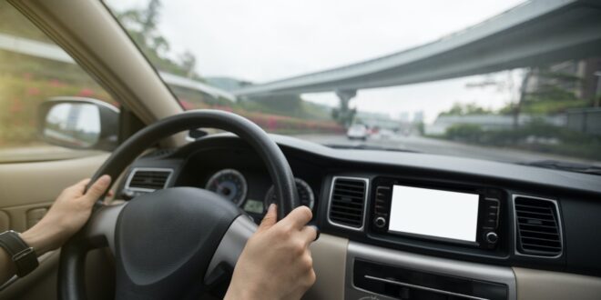 Voiture qui vibre au freinage à grande vitesse : quoi faire