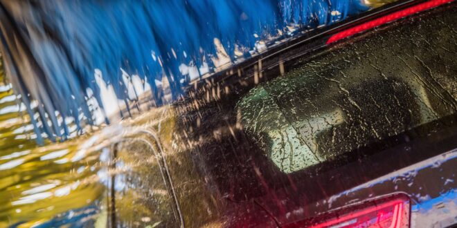 Laver sa voiture au rouleau ou à pression ?
