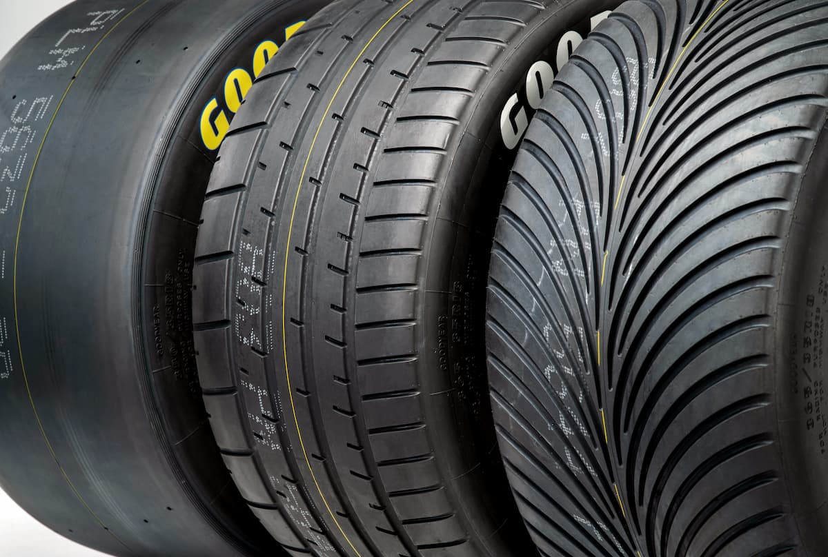 Bande de roulement de pneus de compétition Goodyear