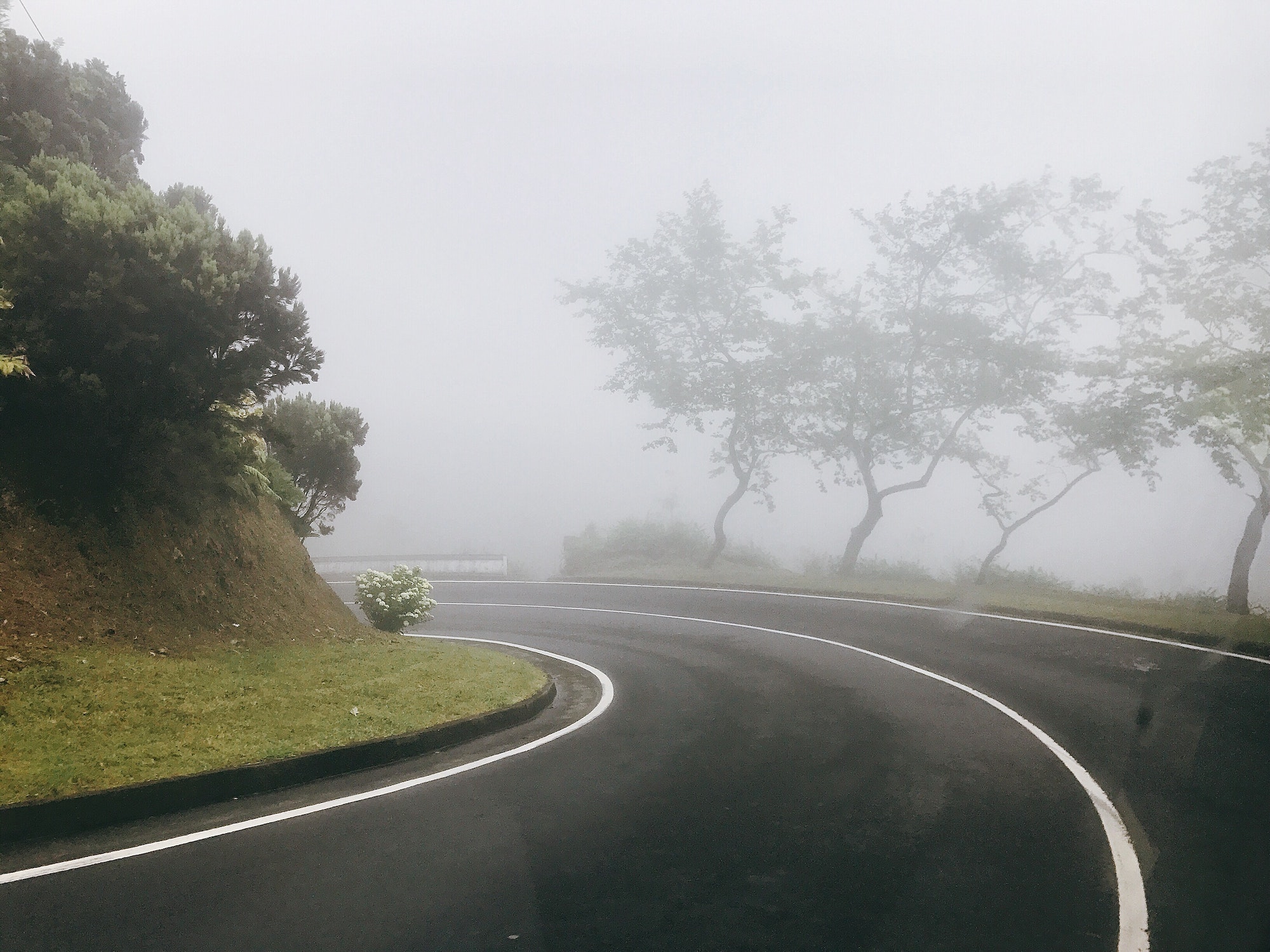 Virage dans le brouillard