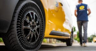 Michelin et La Poste testent les pneus sans air Michelin Uptis