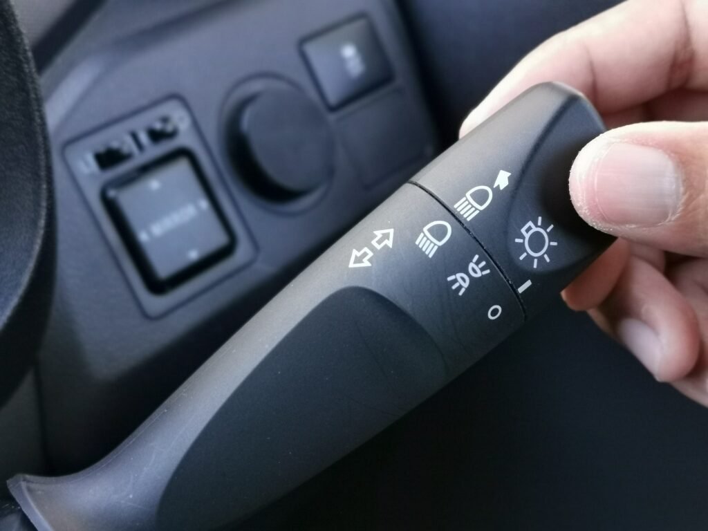 Comment se servir des clignotants ? - Blog de Muchpneu.fr
