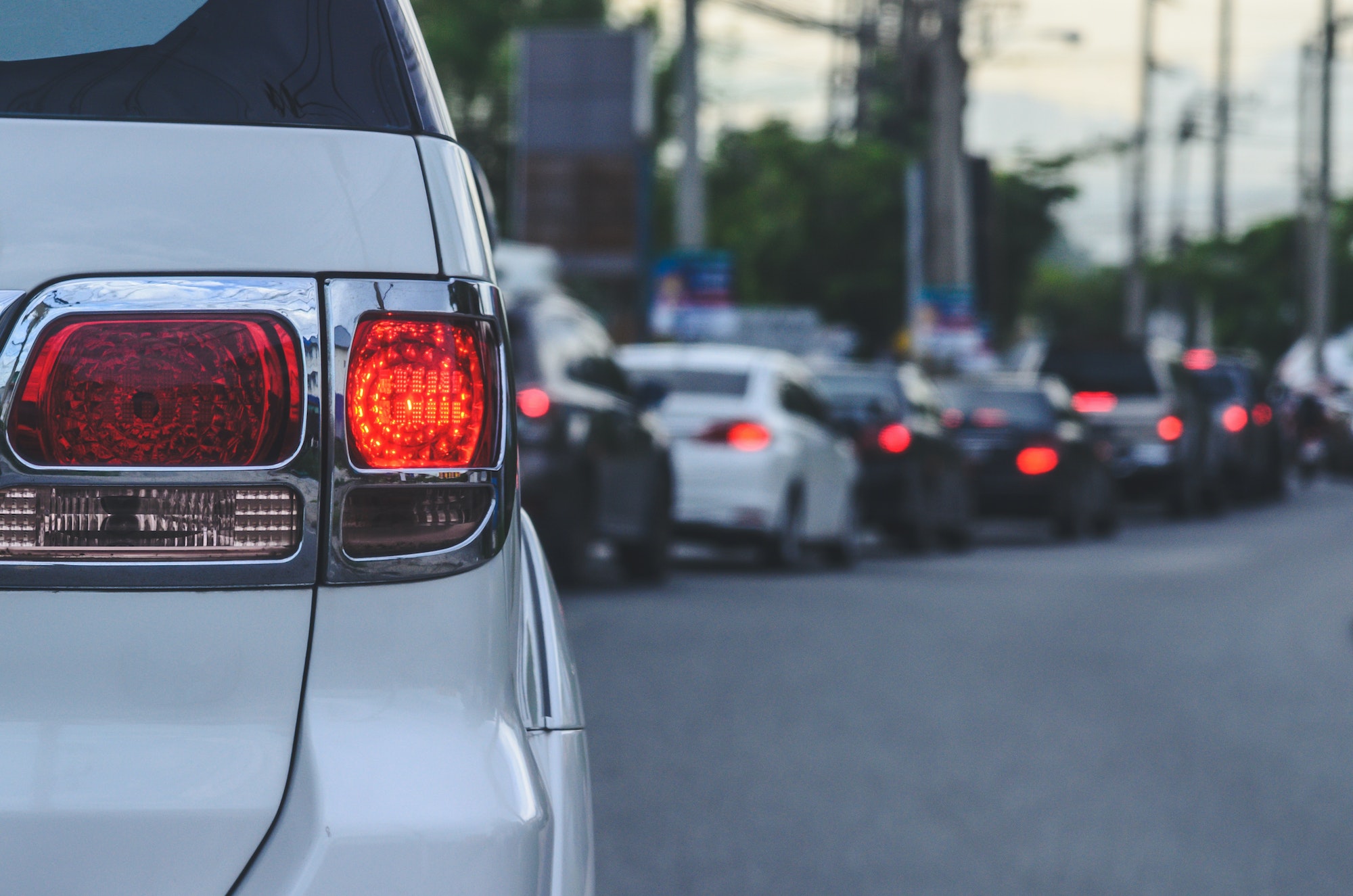 Voiture freinées en ligne