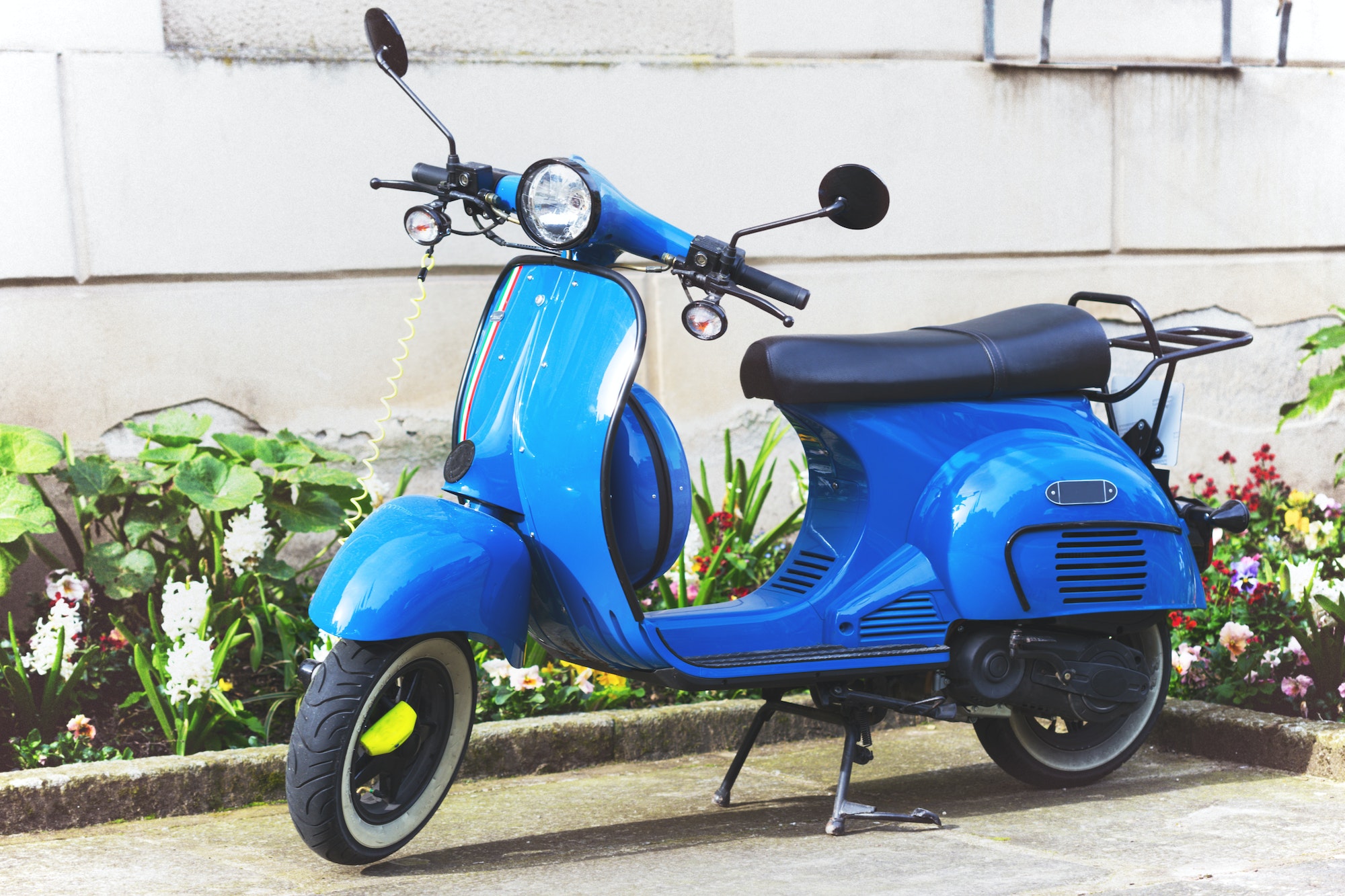 Scooter Vespa bleu
