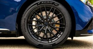 Le Pirelli P Zero E, “pneu de l'année” aux Automobile Awards
