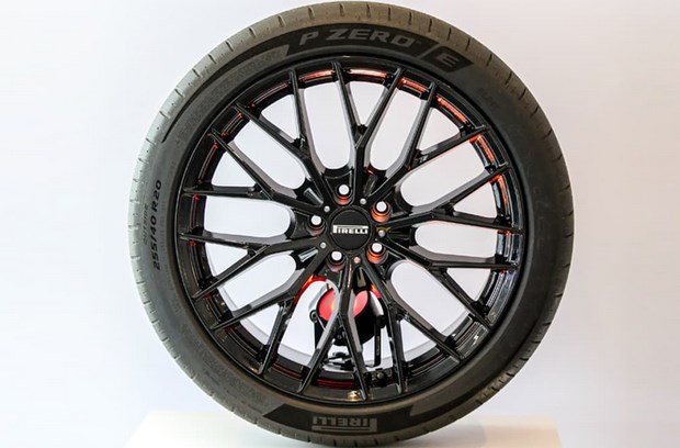 Pirelli P Zero E